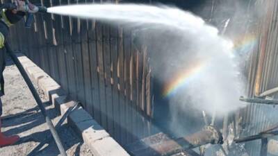 Hatay’ın Payas ilçesinde bulunan bir fabrikada çıkan yangın, itfaiye ekiplerinin