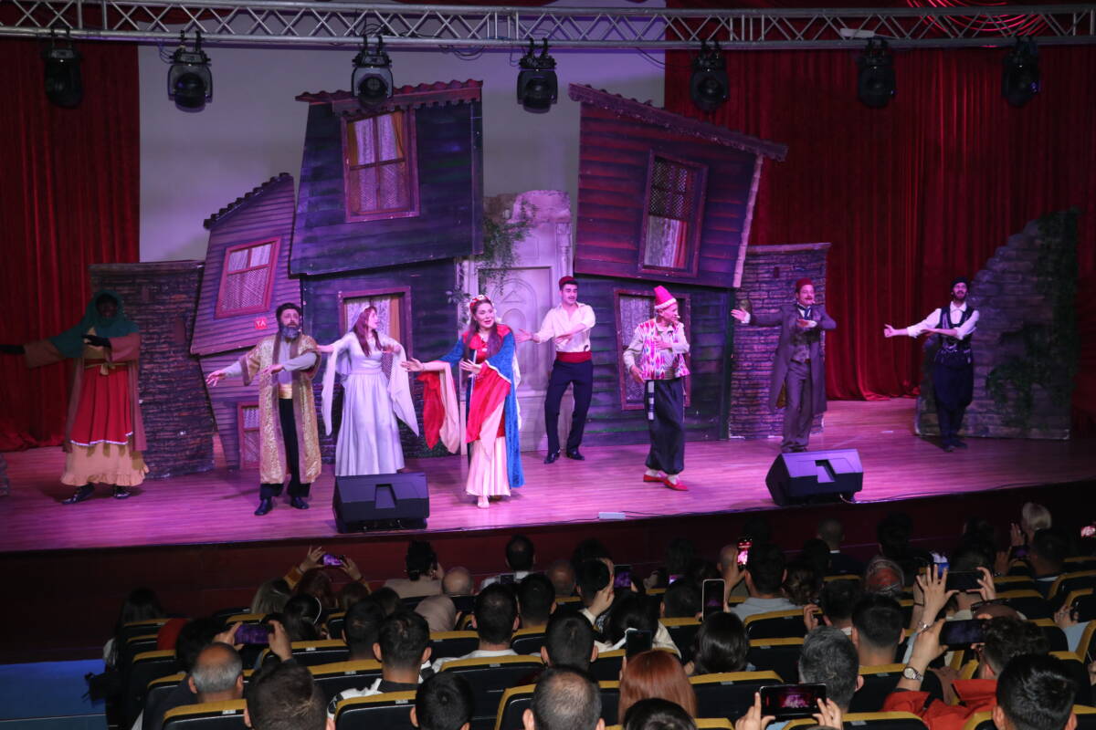 Hatay Büyükşehir Belediyesi tarafından hayata geçirilen “Hatay Sanatla Ayağa Kalkıyor”