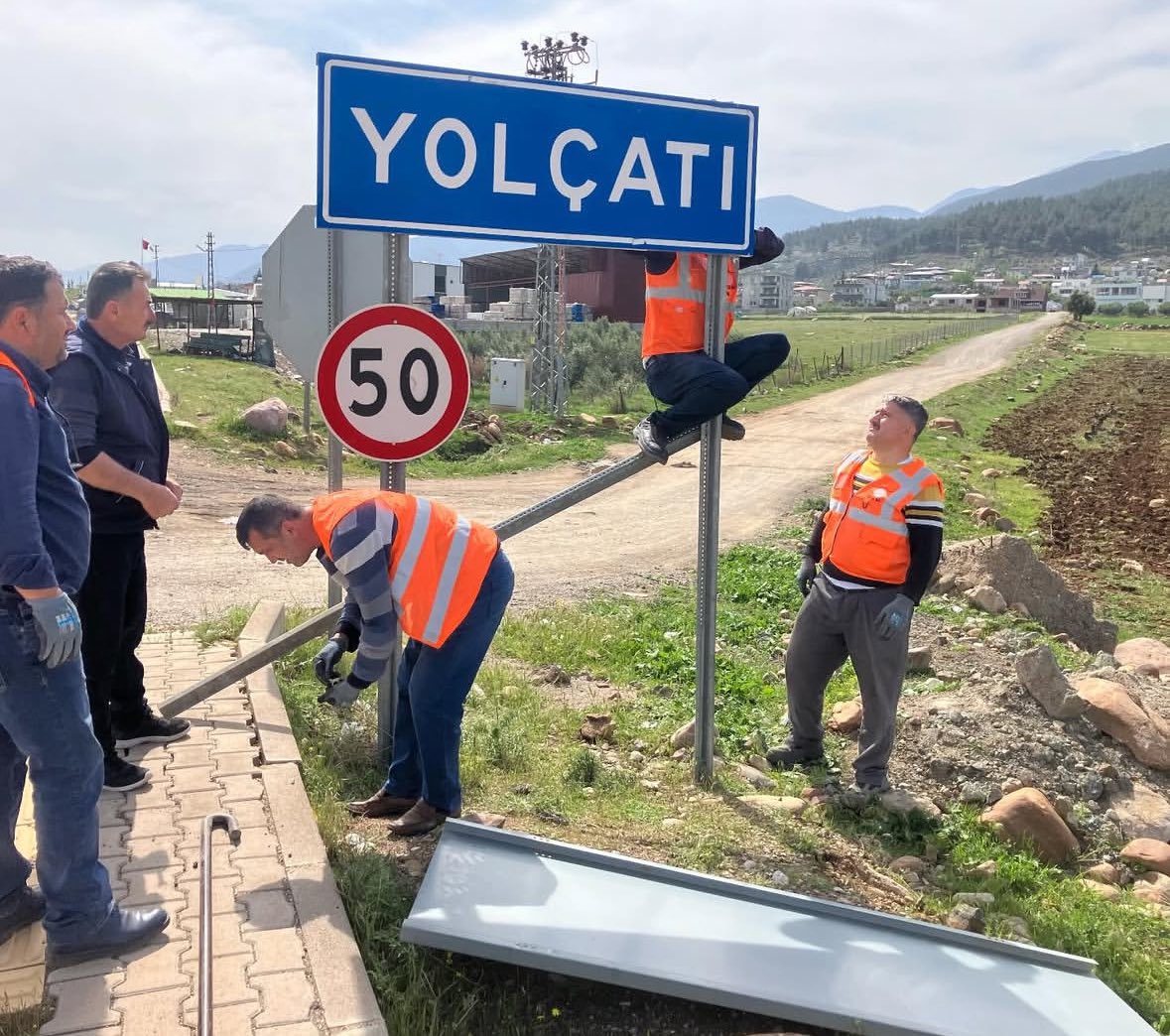 Gaziantep ve Kilis istikametinden Hatay il sınırına girişte dikkat çeken