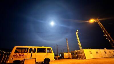 Hatay’da gün batımının ardından gökyüzünü izleyenler, nadir rastlanan bir doğa