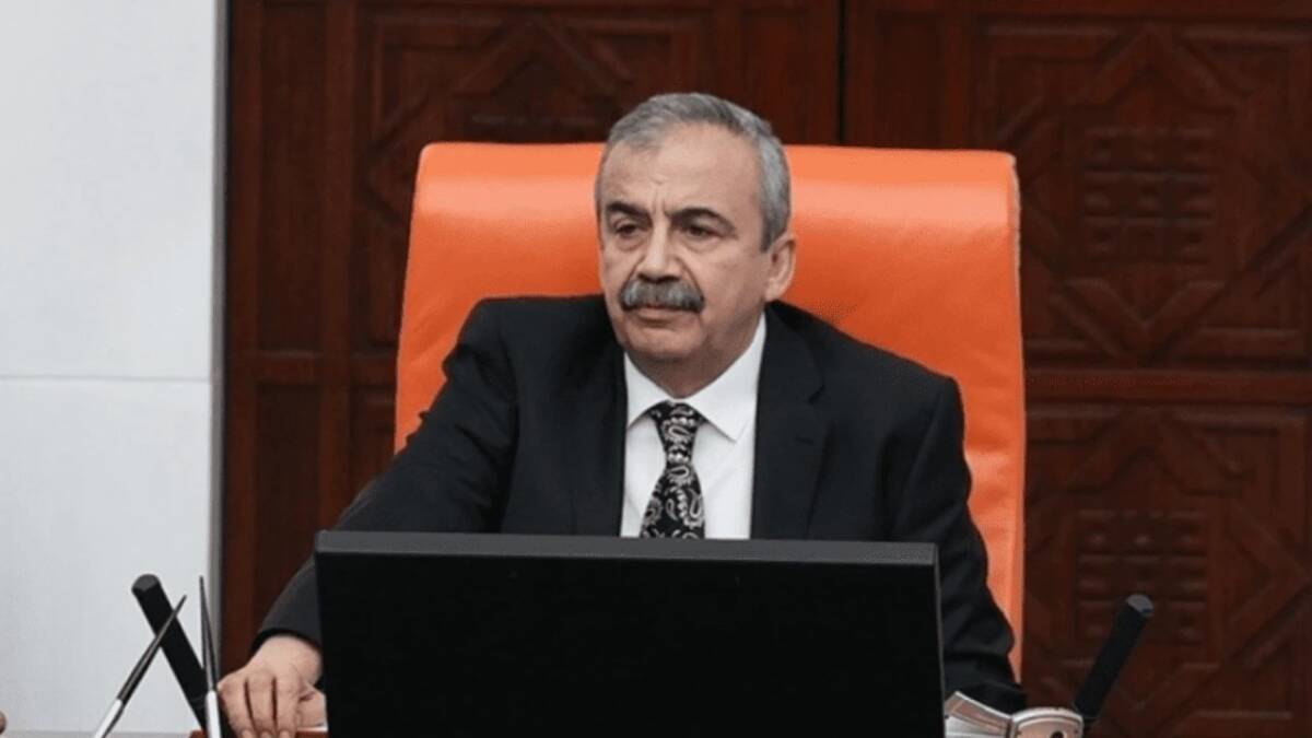 DEM Parti Meclis Başkanvekili Sırrı Süreyya Önder, geçirdiği kalp krizi