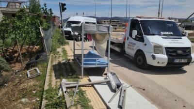 Hatay’ın Hassa ilçesinde TIR ile servis minibüsünün karıştığı trafik kazasında