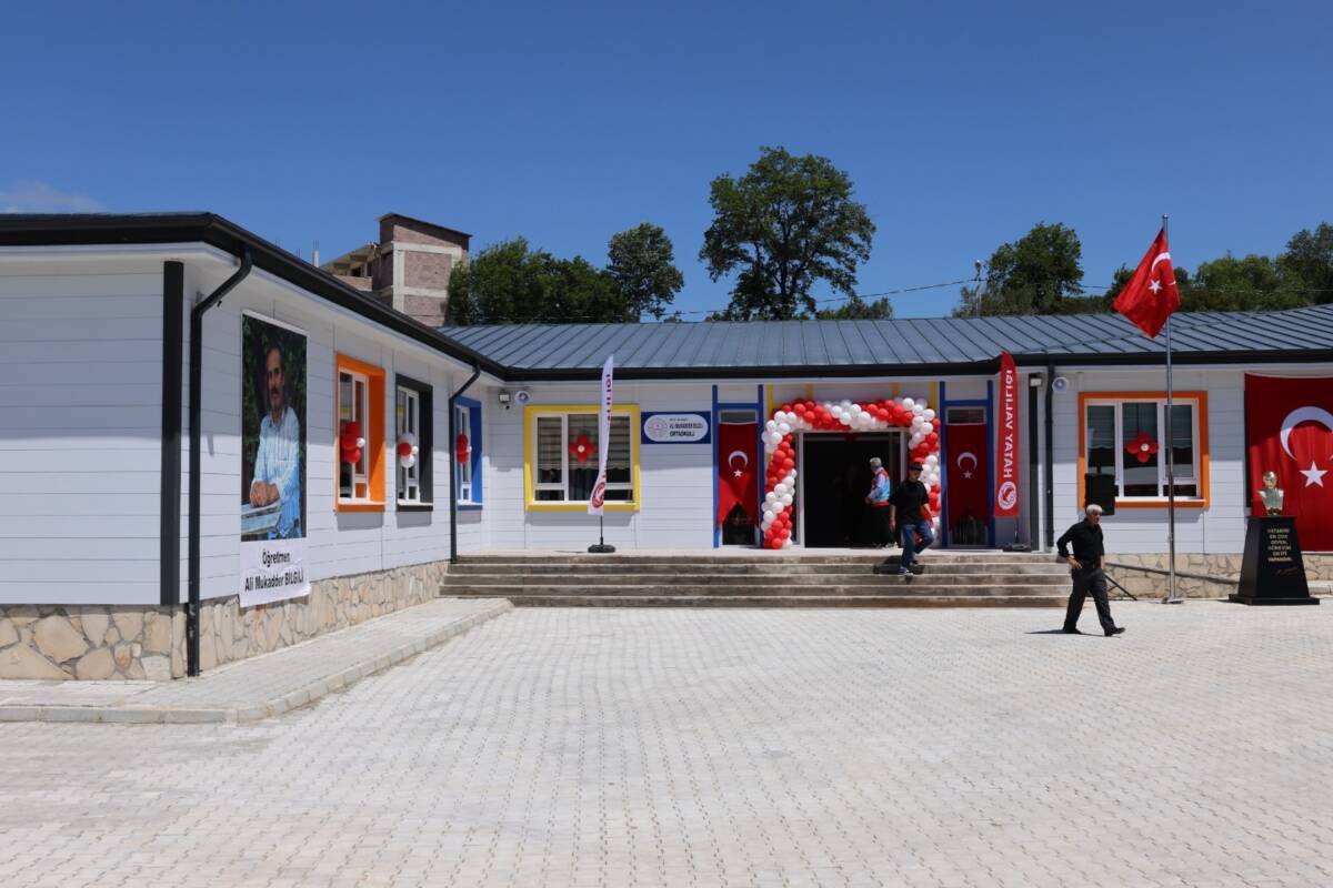 Hatay Büyükşehir Belediyesi (HBB), kentin dört bir yanında eğitime verdiği