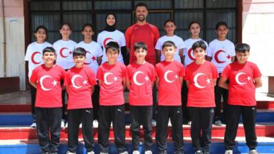 Kahramanmaraş merkezli depremlerden etkilenen Hataylı ortaokul öğrencileri, 23 Nisan Ulusal