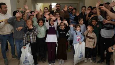 Hatay Büyükşehir Belediyesi, sosyal sorumluluk bilinciyle işitme engelli öğrencilere yönelik