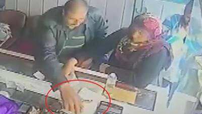 Hatay’ın Kırıkhan ilçesinde, bir kuyumcuda yaşanan hırsızlık olayı güvenlik kameralarına