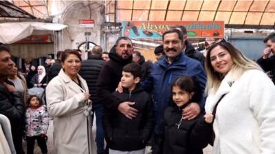 Hatay Valisi Mustafa Masatlı, bayram öncesi Antakya’nın tarihi Uzun Çarşısı’nda