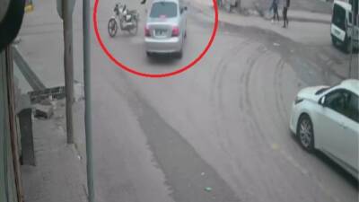 Hatay’ın Reyhanlı ilçesinde, otomobil ile motosikletin çarpıştığı korkunç kazada 2