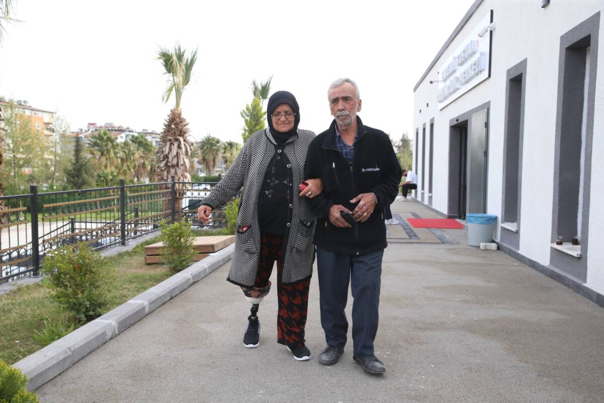 Kahramanmaraş merkezli 6 Şubat 2023 depremlerinde sağ bacağı yaralanan ve