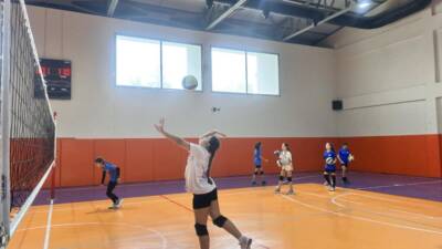 Hatay’ın Arsuz ilçesinde, Kahramanmaraş merkezli depremin izlerini silmek için büyük