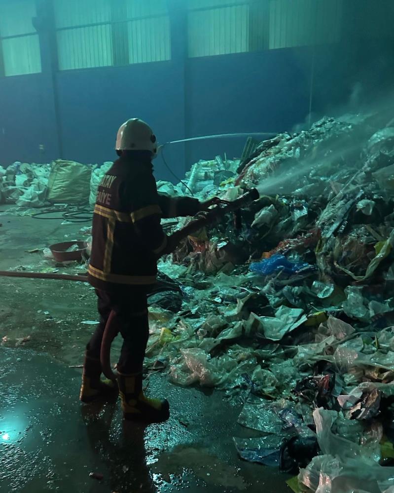 Hatay’ın Reyhanlı ilçesinde, Mustafa Kemal Mahallesi’nde bulunan bir geri dönüşüm