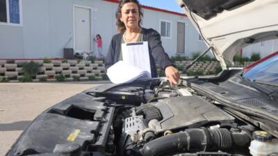 Aracındaki airbag arızası sonrası yetkili servise başvuran Tülay Ateş, motorunun