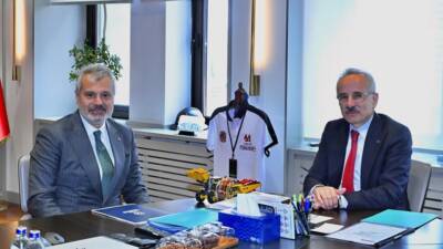 Başkan ÖNTÜRK ile Bakan URALOĞLU görüştü ama içerik paylaşılmadı. Buluşmayı