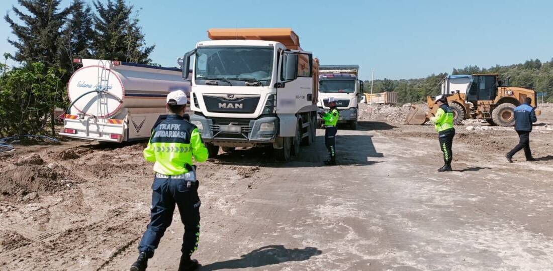 Hatay Büyükşehir Belediyesi (HBB), 15 ilçede gerçekleştirdiği denetimlerle çevreyi ve