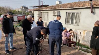 Hatay’ın Kumlu ilçesine bağlı Gökçeoğlu Mahallesi’nde yaşanan korkunç olayda, bir