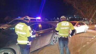 Hatay’ın Payas ilçesinde, İlçe Emniyet Müdürlüğü ekiplerinin gerçekleştirdiği denetimlerde, araçlar