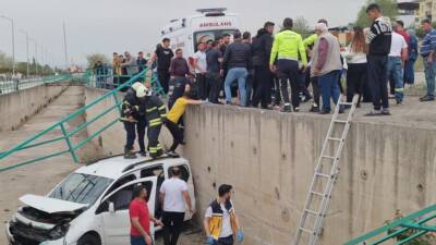 Hatay’ın Payas ilçesinde korkunç bir kaza meydana geldi. Kadın sürücüsünün