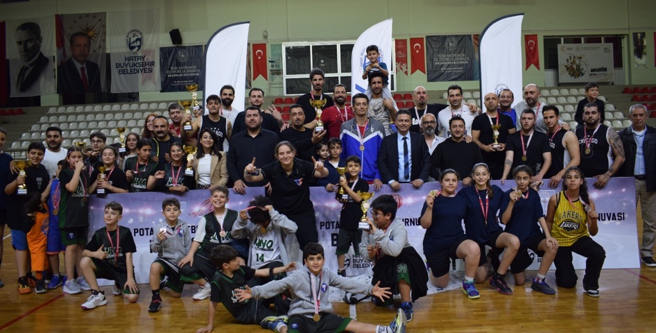 396 sporcu 4 gün potaya basket attı Hatay Büyükşehir Belediyesi Kültür Dairesi’nin düzenlediği “3×3 Tek Pota Basketbol
