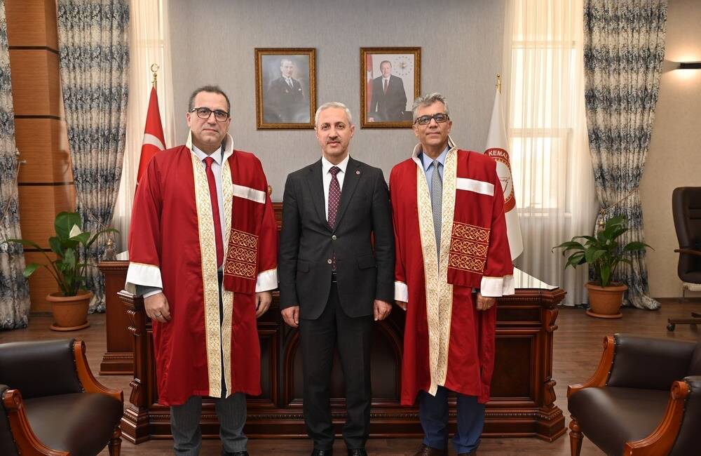 Hatay MKÜ İİBF’de Dekanlık Görevi El Değiştirdi Rektörlükte düzenlenen törende Prof. Dr. Cengiz Aytun, dekanlık görevini Prof.