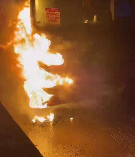 Hatay’ın Antakya-İskenderun kara yolu Kıcı mevkiinde, seyir halindeki bir yolcu