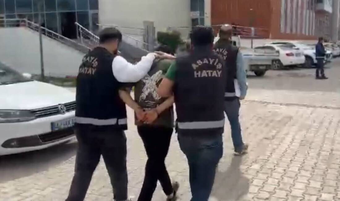 Hatay’da Şok Olay: Annesinin Ölümüne Sebep Olan Oğul Tutuklandı Hatay’ın İskenderun ilçesinde, annesini boğarak öldürdüğü iddia edilen bir zanlı,
