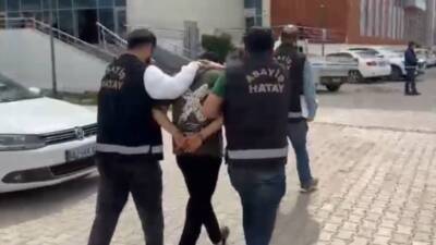Hatay’ın İskenderun ilçesinde, annesini boğarak öldürdüğü iddia edilen bir zanlı,