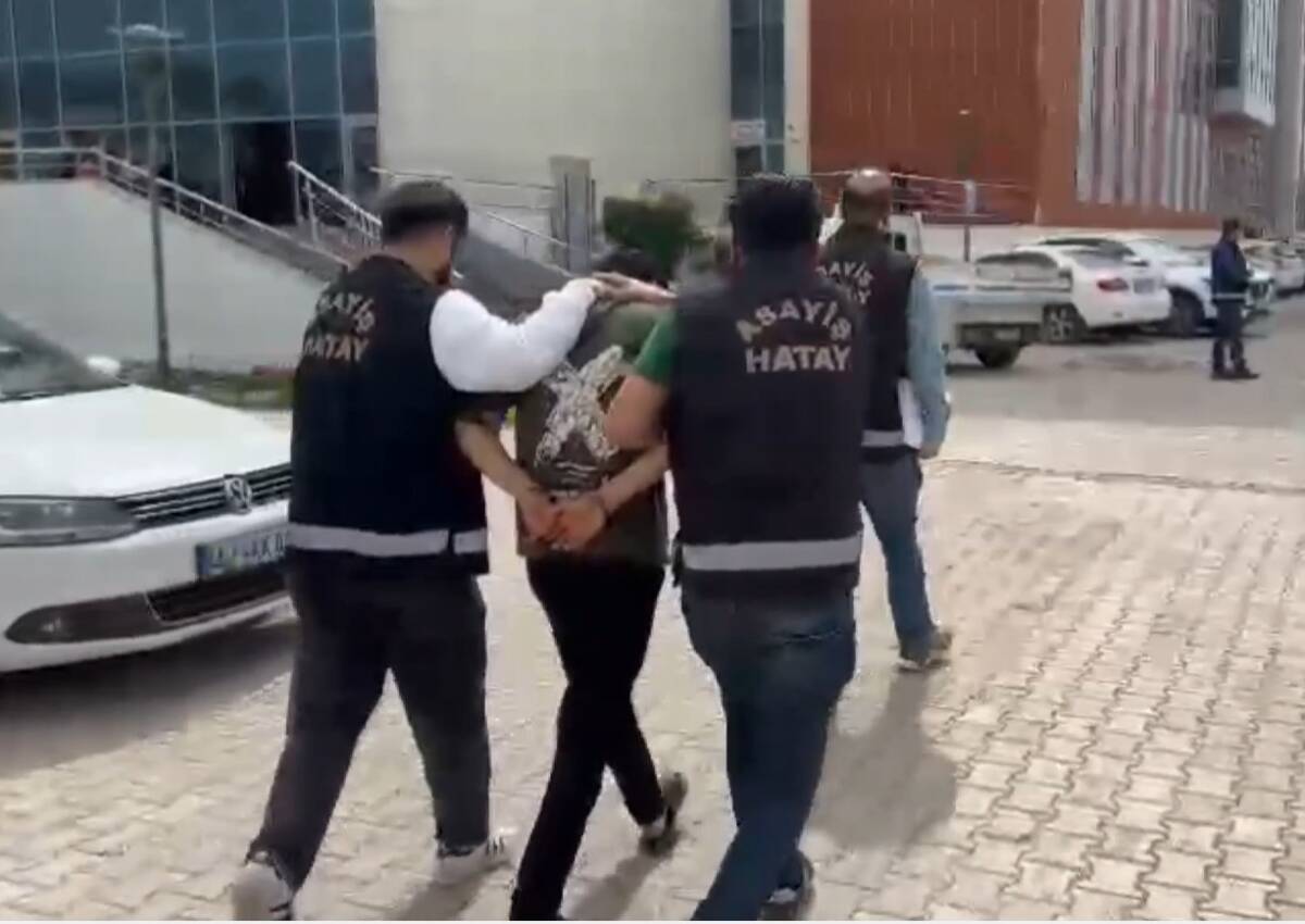Hatay’ın İskenderun ilçesinde, annesini boğarak öldürdüğü iddia edilen bir zanlı,