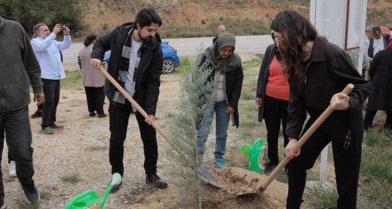 Adana'nın Sarıçam ilçesinde 6 Şubat depremlerinde hayatını kaybeden öğretmen Nur