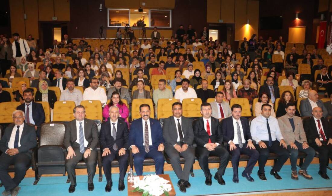 Hatay'da dört üniversitenin iş birliğiyle düzenlenen sempozyumda Mehmet Akif Ersoy'un