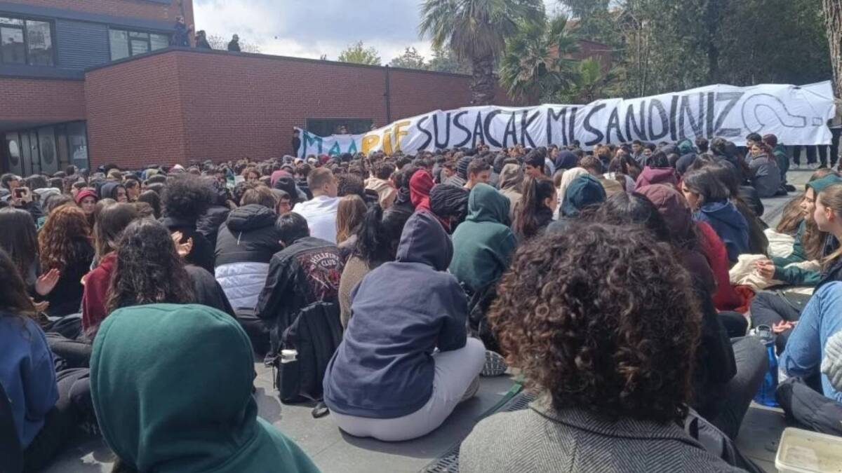 Milli Eğitim Bakanlığı’nın proje okullarındaki görev değişikliklerine karşı öğrenciler dersleri