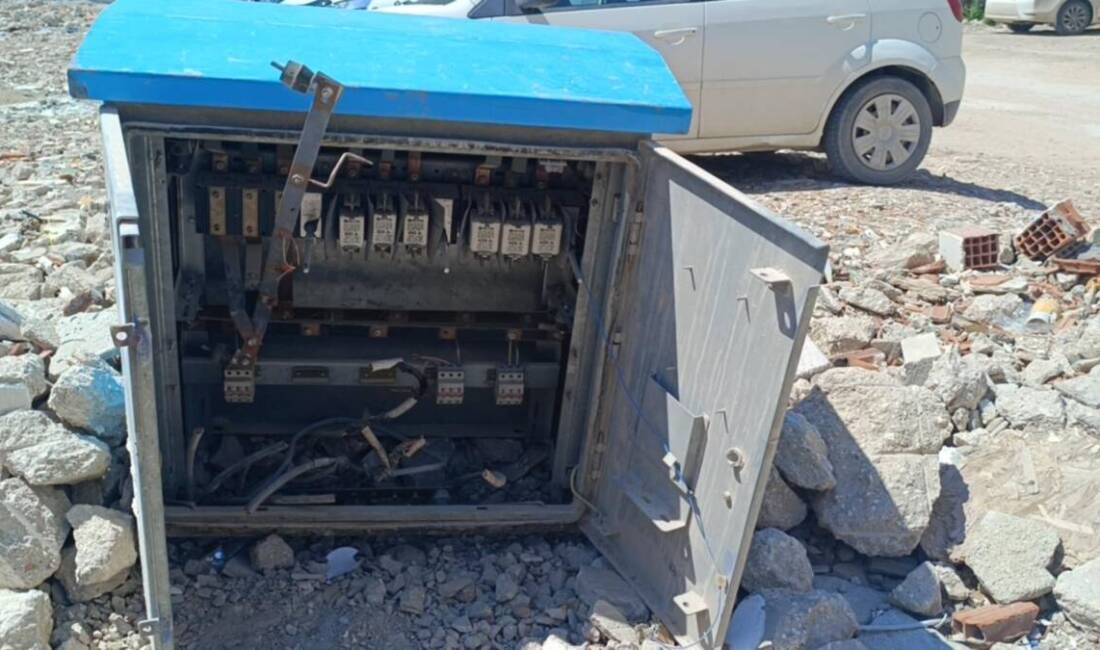 Hatay’ın Samandağ ilçesine bağlı Atatürk Mahallesi’nde bir trafoya ait bakır