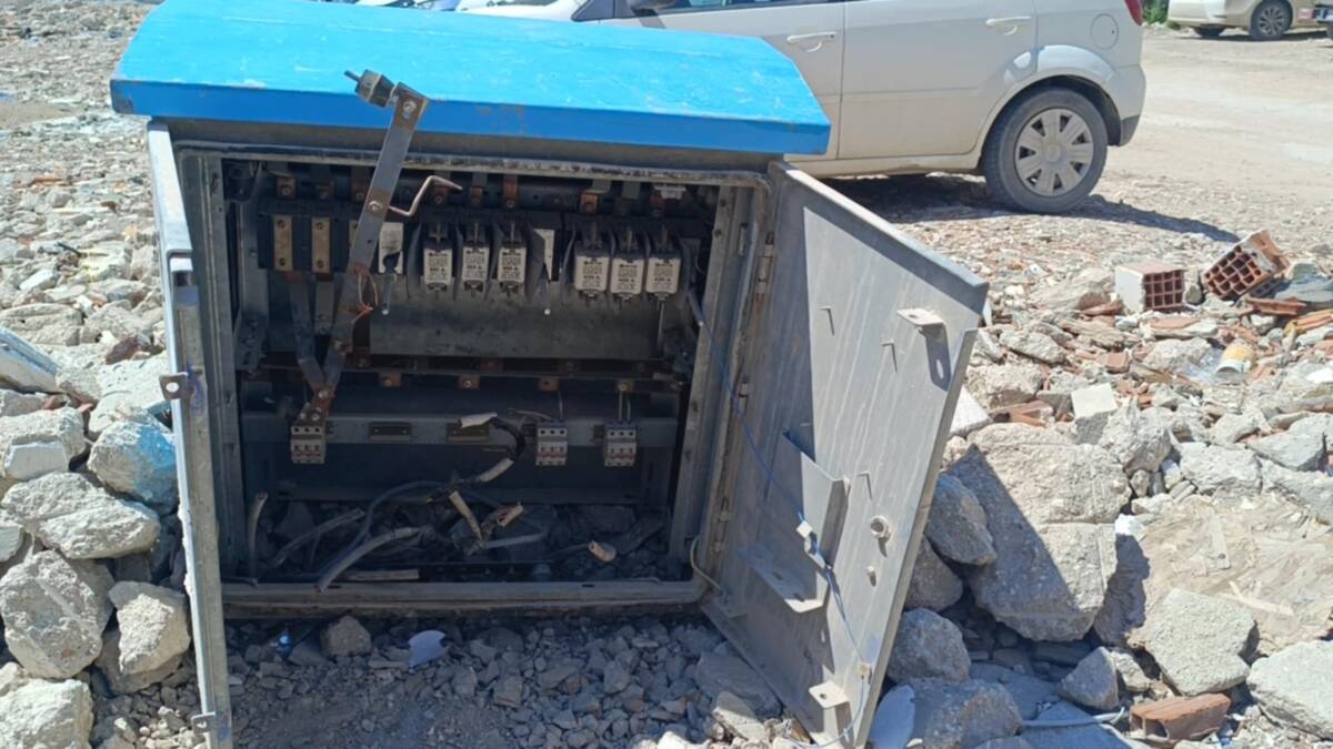 Hatay’ın Samandağ ilçesine bağlı Atatürk Mahallesi’nde bir trafoya ait bakır