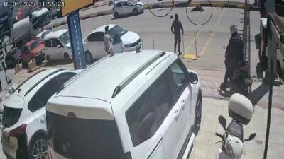 Hatay’ın İskenderun ilçesi Barbaros Mahallesi’nde yaşanan feci kazada, yolun karşısına