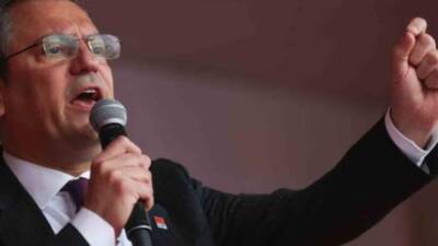 Silivri Cezaevi çıkışında konuşan CHP lideri Özel, Meclis Başkanı Kurtulmuş’u