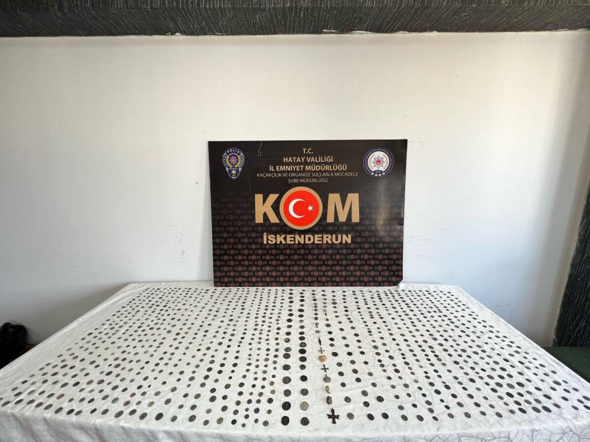 Hatay genelinde düzenlenen operasyonlarda tarihi eser niteliğinde yüzük ve objelerin