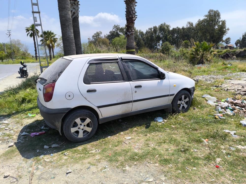 Hatay’ın Dörtyol ilçesinde, park halindeki bir araçta başından silahla vurulmuş