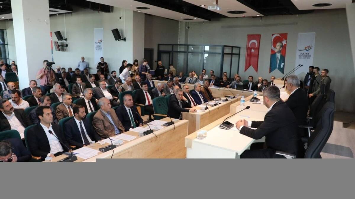Hatay Büyükşehir Belediyesi Meclisi’nin Nisan ayı toplantısında, büyükşehir yasası gereğince