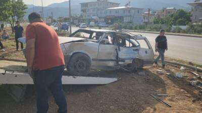 Hatay’ın Hassa ilçesinde meydana gelen trafik kazasında, Tofaş marka otomobil