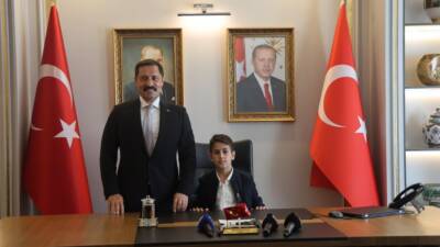 Depremin izlerinin silinmeye çalışıldığı Hatay’da, 23 Nisan Ulusal Egemenlik ve