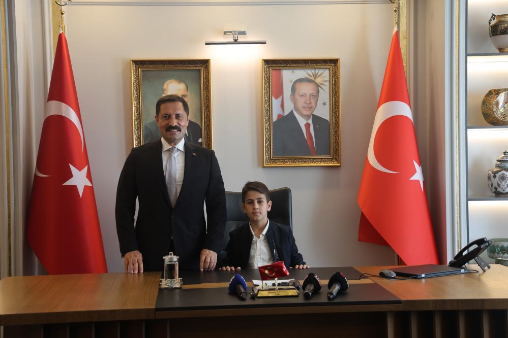 Depremin izlerinin silinmeye çalışıldığı Hatay’da, 23 Nisan Ulusal Egemenlik ve