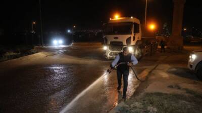 Hatay Büyükşehir Belediyesi, inşa sürecinde oluşan toz ve çamura karşı
