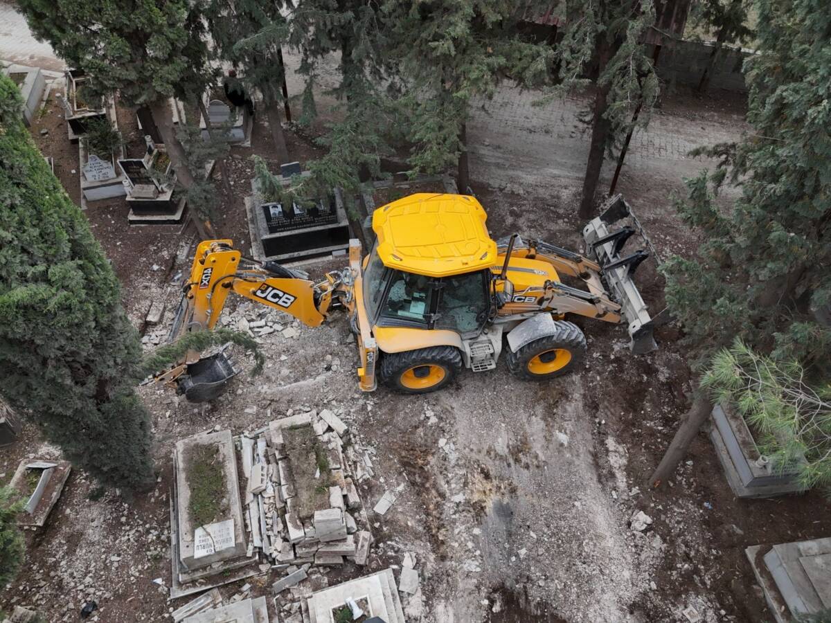 Hatay Büyükşehir Belediyesi (HBB), vatandaşların mezarlıklarda rahat ve huzurlu bir