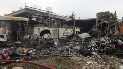 Hatay’ın Antakya ilçesinde, depremde evlerini kaybeden ailelerin barındığı konteynerler, çıkan