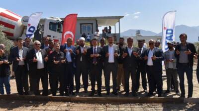 Hatay’da, Kahramanmaraş merkezli depremler sonrası yıkılan ahırların yerine yapılacak yeni
