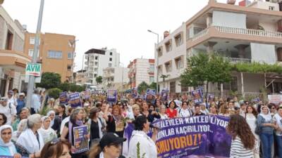 Hatay’ın Samandağ ilçesinde bir araya gelen kadınlar, Suriye’de Alevi toplumuna