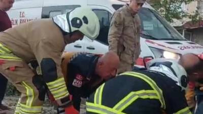 Hatay’ın Samandağ ilçesinde kontrolden çıkan bir Tofaş marka araç, kaldırıma