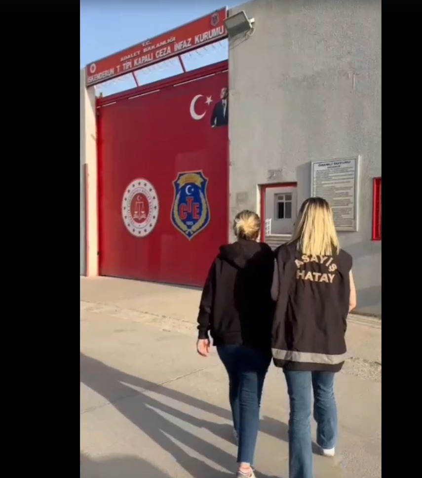 Hatay Emniyet Müdürlüğü ekiplerinin çalışmaları sonucunda, dolandırıcılık suçundan hakkında kesinleşmiş