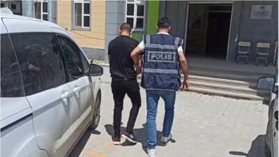 Hatay Emniyet Müdürlüğü’nün, aranan şahısların yakalanmasına yönelik gerçekleştirdiği operasyonlar kapsamında,