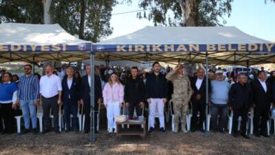 Hatay'ın Kırıkhan ilçesinde bulunan Gölbaşı Gölü, hem kıyı hem de
