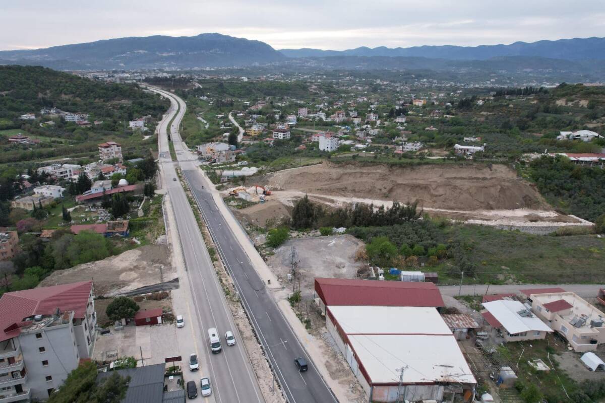 Hatay’ın Samandağ ilçesi Karaçay Mahallesi’nde kurulması planlanan beton santraline tepkiler